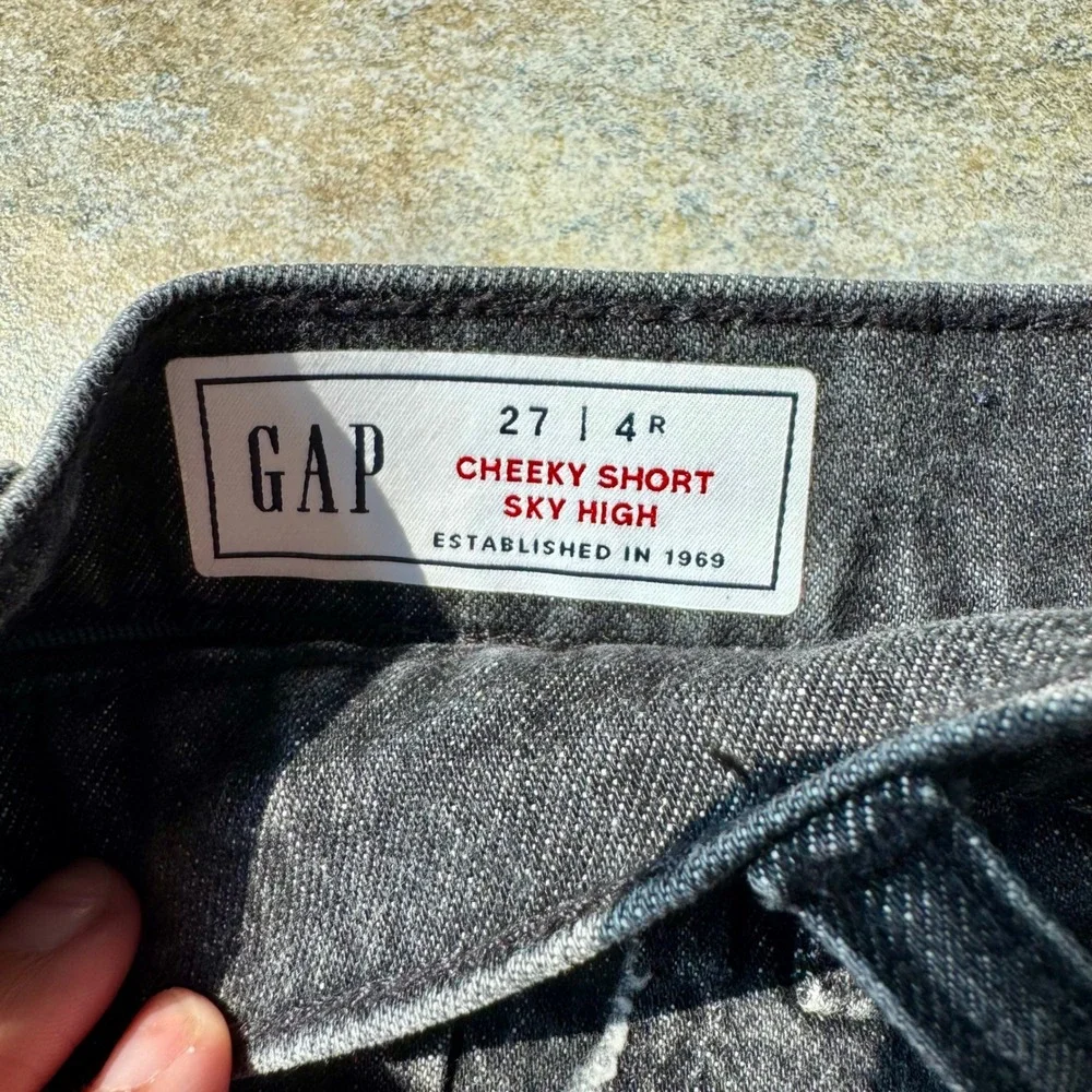 GAP Cheeky Shorts Sky High Distressed‎ Washed Black Cut-Off Denim Shorts 27/4R